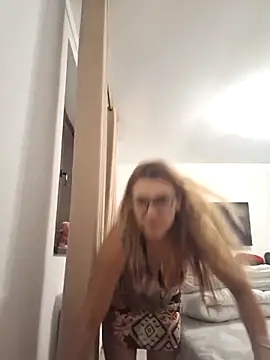 KamaFeels online show from December 21, 3:36 pm