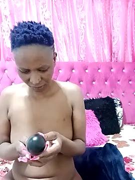 SexyBootie online show from December 18, 9:29 pm