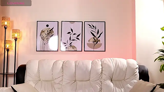 Violeta Foxz online show from April 16, 9:39 pm