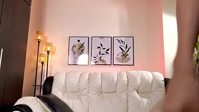 Violeta Foxz online show from April 4, 7:31 pm