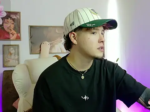  tylerr  online show from October 1, 4:33 pm