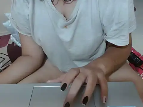 Snapshot of Nataliya_Singh chatting on May 9, 12:03 am Nataliya Singh online show from May 9, 12:03 am