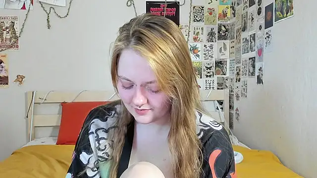 Snapshot of WonderConnie1 chatting on June 15, 2:23 am WonderConnie1 online show from June 15, 2:23 am