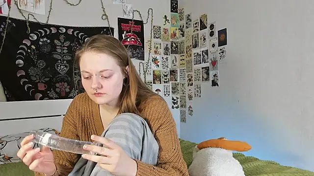 WonderConnie1 online show from September 30, 11:05 am