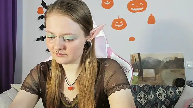 WonderConnie1 online show from October 31, 10:12 am