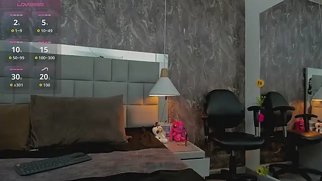 Snapshot of yiyisandoval chatting on February 19, 8:17 pm yiyisandoval online show from February 19, 8:17 pm