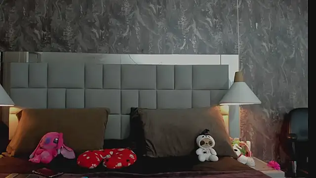 yiyisandoval online show from March 19, 7:14 pm