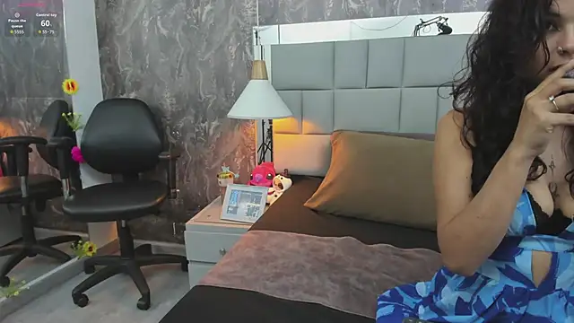 Snapshot of yiyisandoval chatting on February 17, 6:38 pm yiyisandoval online show from February 17, 6:38 pm