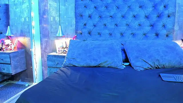 yiyisandoval online show from November 20, 7:58 pm