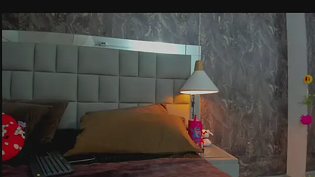 yiyisandoval online show from March 9, 8:01 pm