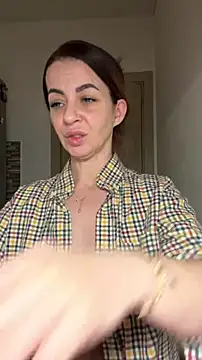 Roxanne Skye online show from December 2, 4:03 am