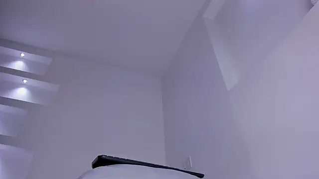 Snapshot of Evelynn_Jones_ chatting on October 30, 2:43 am Evelynn Jones online show from October 30, 2:43 am