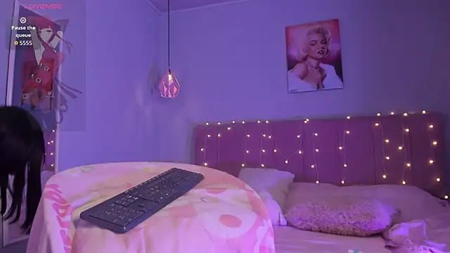 ela petit online show from June 23, 8:51 pm