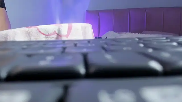 ela petit online show from December 3, 9:14 pm