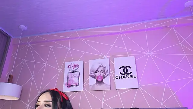 ela petit online show from March 27, 7:50 am