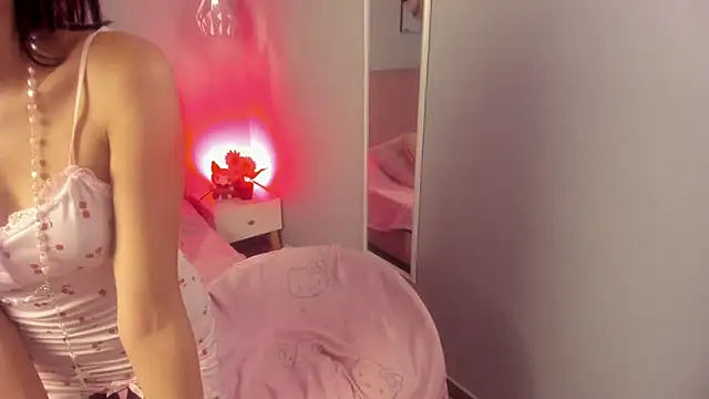 ela petit online show from November 7, 9:30 pm