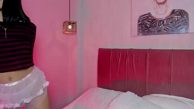 ela petit online show from June 25, 1:14 am