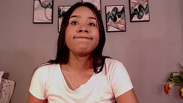 Snapshot of SophieW1 chatting on June 22, 12:13 pm SophieW1 online show from June 22, 12:13 pm