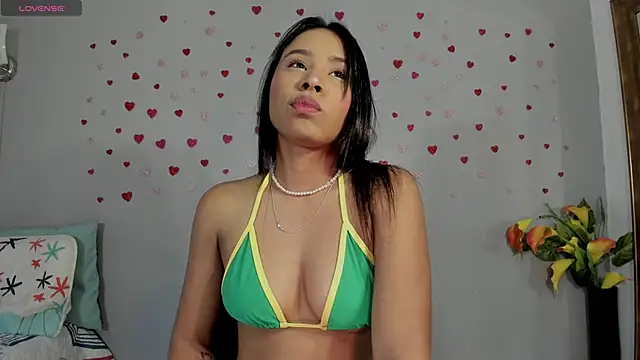 SophieW1 online show from May 9, 12:30 pm