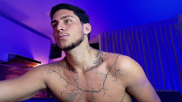 Snapshot of LeoCavalli_ chatting on October 2, 10:07 am LeoCavalli  online show from October 2, 10:07 am