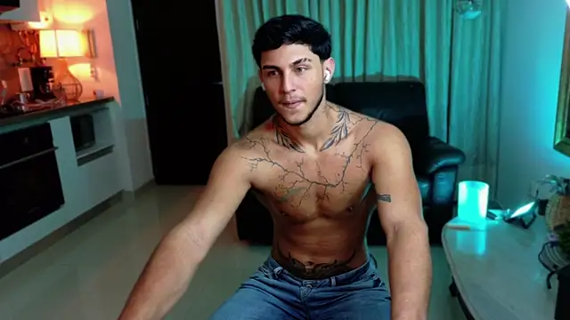 Snapshot of LeoCavalli_ chatting on October 30, 4:44 am LeoCavalli  online show from October 30, 4:44 am