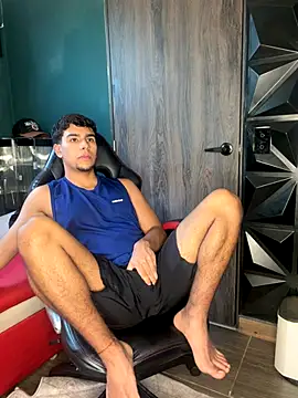 Snapshot of CHR58_ chatting on November 18, 6:44 pm CHR58 online show from November 18, 6:44 pm