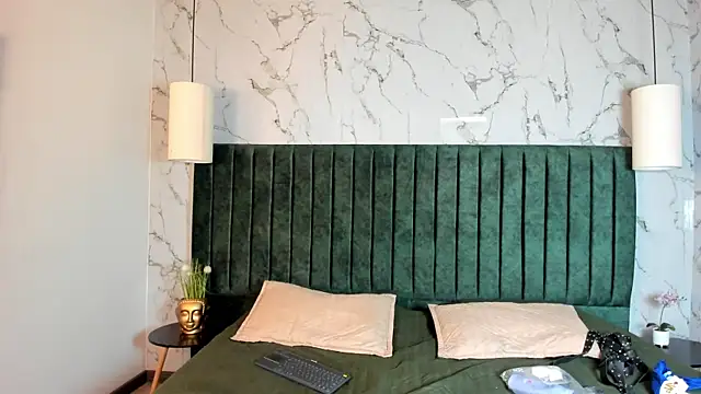 MrJustin  online show from December 1, 7:59 pm