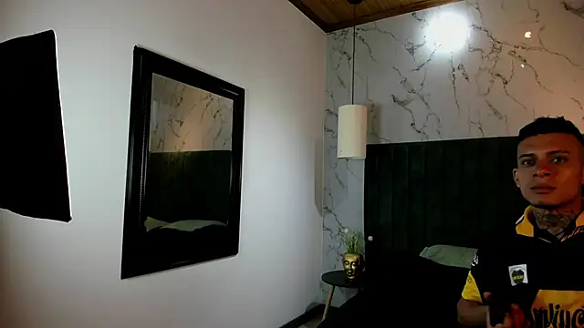 MrJustin  online show from November 14, 8:23 pm