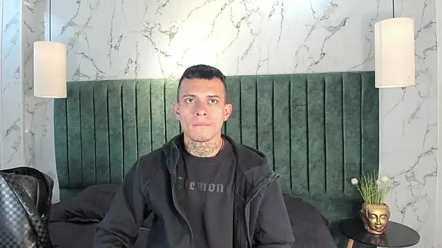 MrJustin  online show from November 9, 7:40 pm