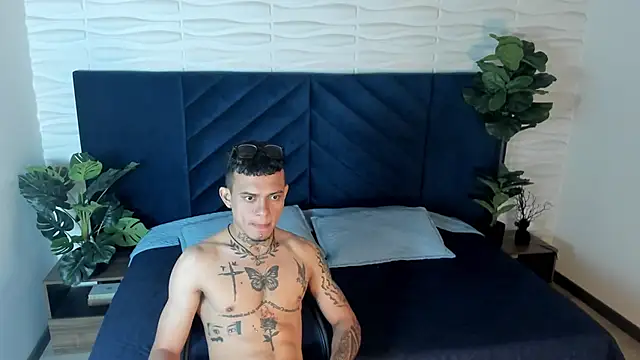 MrJustin  online show from November 28, 7:47 pm