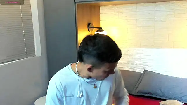 MrJustin  online show from November 26, 8:20 pm