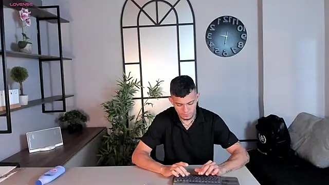 MrJustin  online show from October 8, 8:20 pm