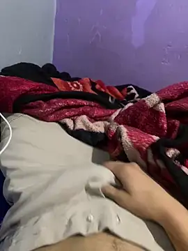 mohamed75893 online show from December 18, 10:35 pm