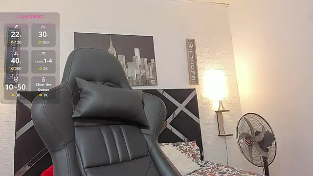 Snapshot of iamCharlotte19 chatting on October 2, 6:55 pm iamCharlotte19 online show from October 2, 6:55 pm