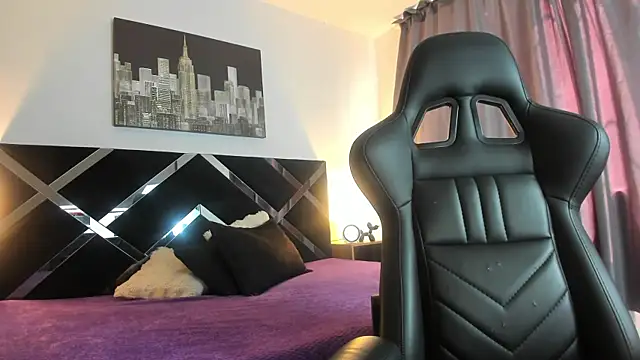 iamCharlotte19 online show from July 22, 3:25 pm