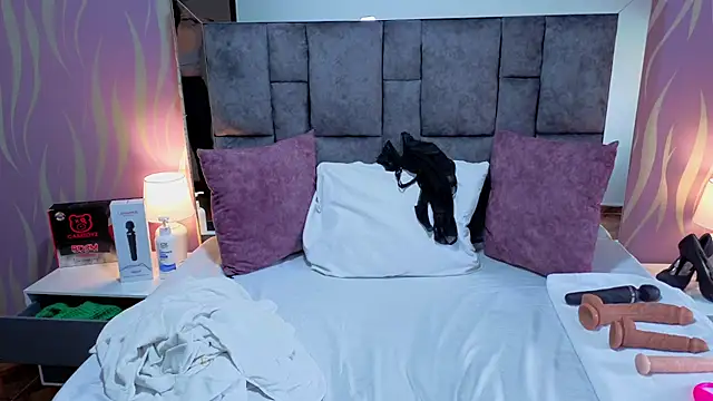 SamanthaPaImer online show from September 13, 5:13 pm