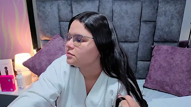 SamanthaPaImer online show from October 8, 8:20 pm