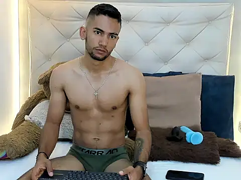 MaicolParker  online show from March 22, 3:24 pm