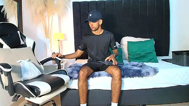 Snapshot of MaicolParker_ chatting on June 25, 12:54 pm MaicolParker online show from June 25, 12:54 pm