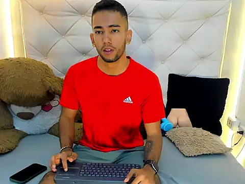 MaicolParker  online show from April 8, 1:23 pm