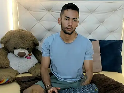 MaicolParker  online show from March 20, 1:23 pm