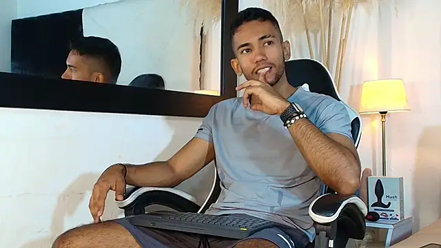 Snapshot of MaicolParker_ chatting on June 30, 1:00 pm MaicolParker online show from June 30, 1:00 pm