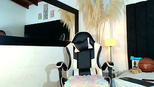 Snapshot of MaicolParker_ chatting on June 20, 12:32 pm MaicolParker online show from June 20, 12:32 pm
