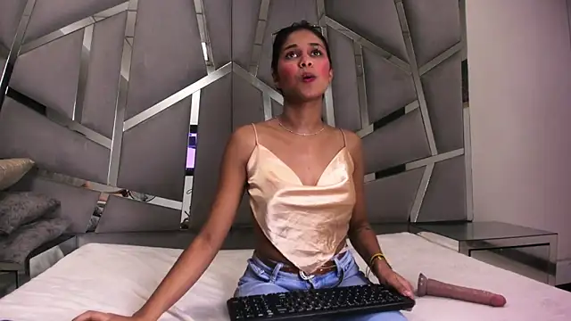 Amaia Sophia online show from November 30, 9:15 pm