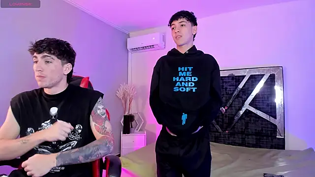 Handsomeboyss19 online show from April 21, 2:36 am