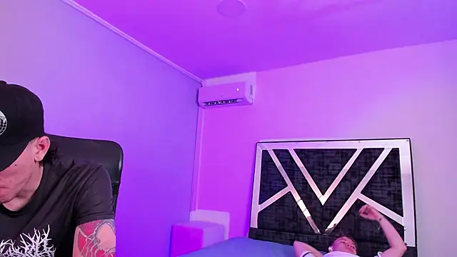 Handsomeboyss19 online show from February 5, 1:56 am