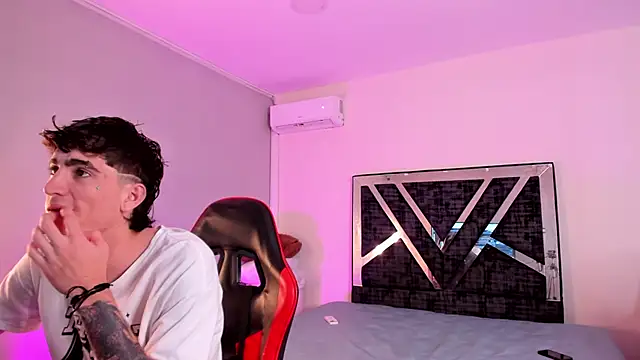 Handsomeboyss19 online show from February 21, 4:03 am