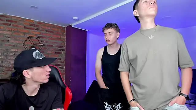 Handsomeboyss19 online show from March 4, 10:50 pm