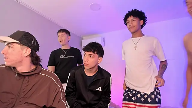 Handsomeboyss19 online show from June 18, 11:43 pm