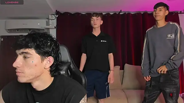 Snapshot of Handsomeboyss19 chatting on September 30, 11:44 pm Handsomeboyss19 online show from September 30, 11:44 pm